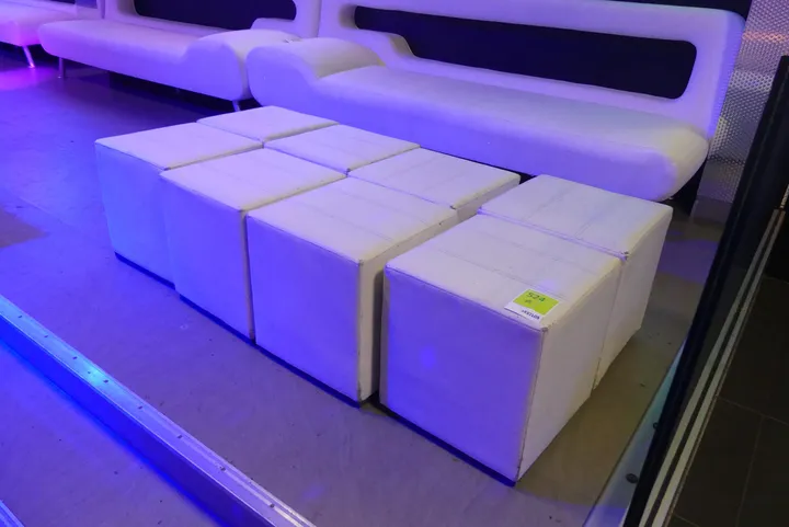8x Hocker/Würfel